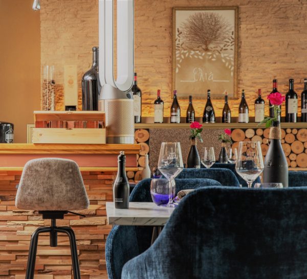 Eliá Restaurant & Bar