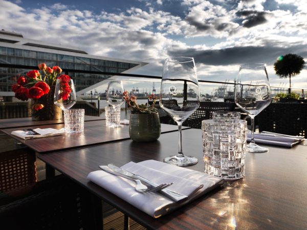 am kai | restaurant. seafood. drinks. elbblick