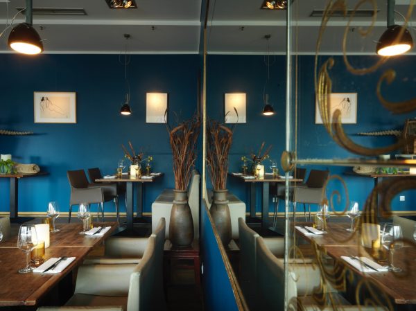 am kai | restaurant. seafood. drinks. elbblick