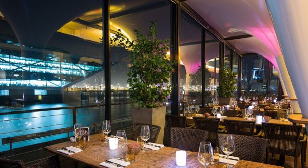 am kai | restaurant. seafood. drinks. elbblick