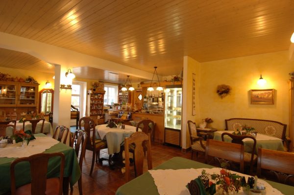 Mittenmang - Hofcafé