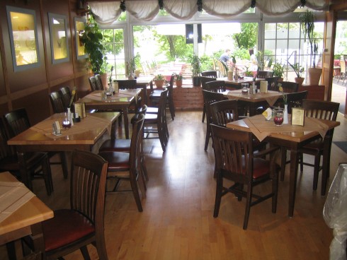 Wirtshaus am Rheinufer