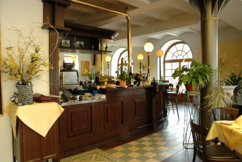 Casimir Restaurant