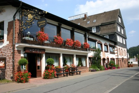 Ringhotel Siegfriedbrunnen , Gras-Ellenbach
