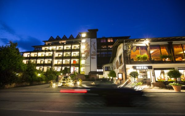 Ringhotel Siegfriedbrunnen , Gras-Ellenbach