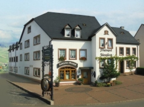 Restaurant Hotel-Pension-Weingut Fröhliches Weinfaß in Kenn