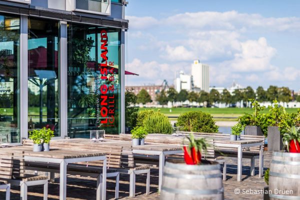 The New Yorker | LONG ISLAND.RESTAURANT&BAR