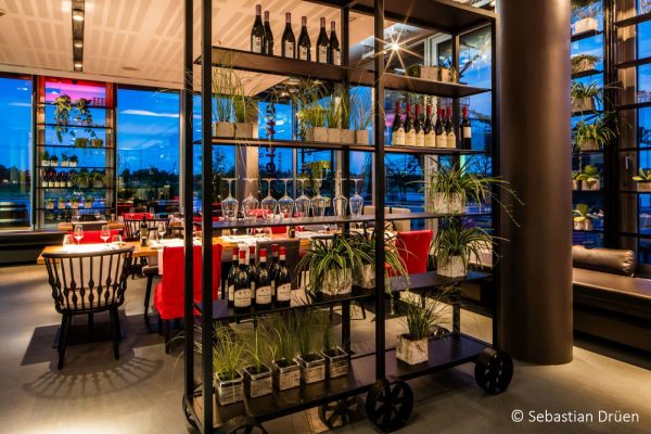The New Yorker | LONG ISLAND.RESTAURANT&BAR