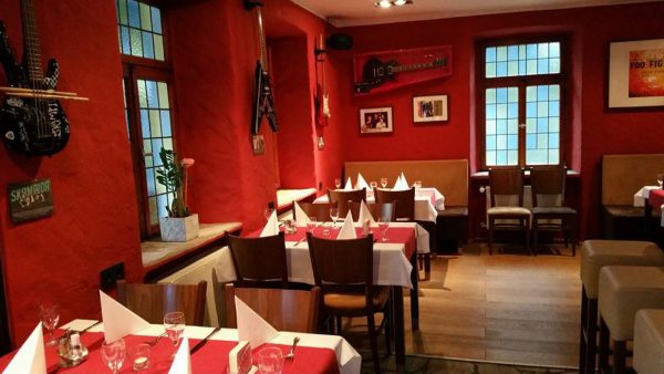 Artfarm Club, Restaurant und Hotel