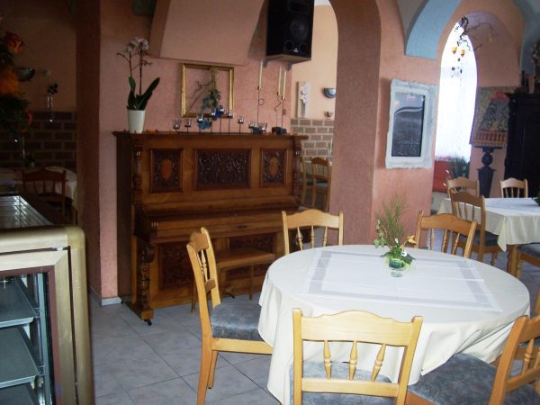 Cafe Bar Losburg Restaurant
