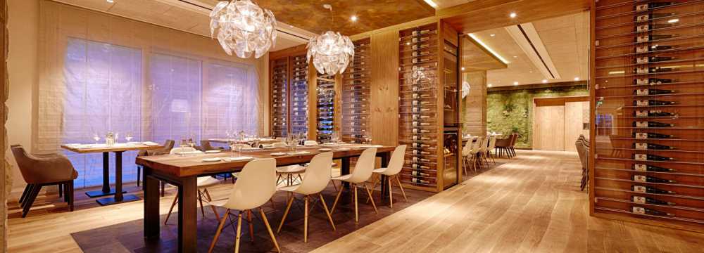 RIVA Restaurant & Bar