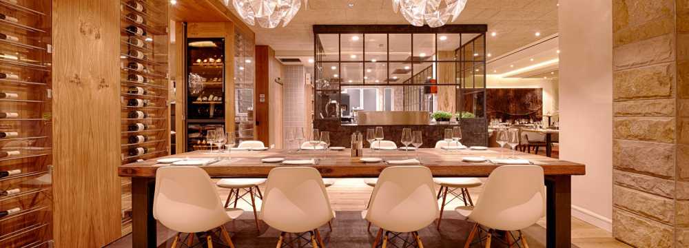 RIVA Restaurant & Bar