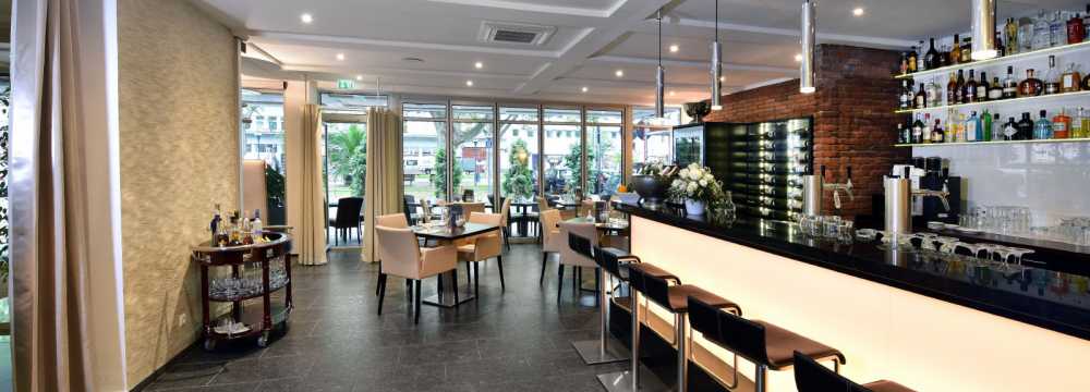 Theos Bar & Restaurant
